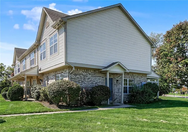Listing Photo 4 - Condo for sale in building located at 9267 Captiva Bay Dr, Miamisburg, OH 45342