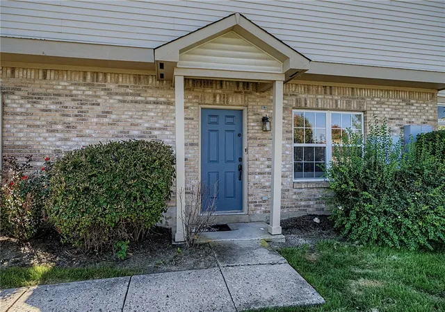 Listing Photo 5 - Condo for sale in building located at 9267 Captiva Bay Dr, Miamisburg, OH 45342