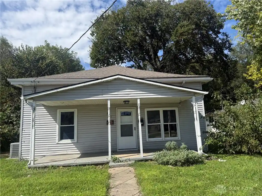 Photo 1 of Single family home for sale at 221 Bridge St, Franklin, OH 45005 | MLS# 970109 | Listing updated on 2026-10-19