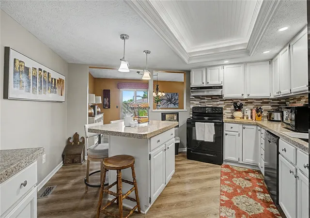 Listing Photo 5 - Condo for sale in building located at 755 Hidden Cir, Dayton, OH 45458