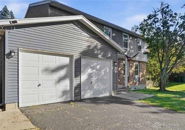 Photo 3 of Single family home for sale at 4171 Golden Eagle Ct, Beavercreek, OH 45430 | MLS# 970128 | Listing updated on 2026-10-11