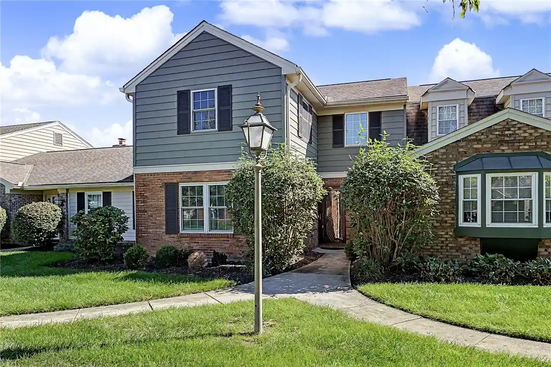 Listing Photo 2 - Condo for sale in 7789 Thomas Jefferson Ln located at 7789 Thomas Jefferson Ln, Dayton, OH 45459 - Unit 7789 Thomas Jefferson Ln