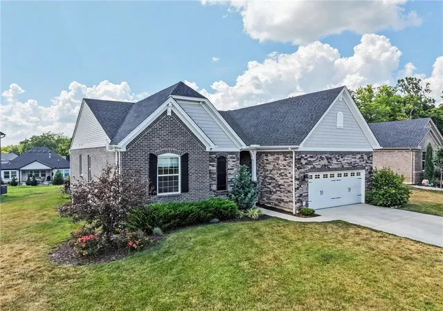 Photo 2 of Single family home for sale at 1179 Broadmoor Ln, Lebanon, OH 45036 | MLS# 970286 | Listing updated on 2026-10-03