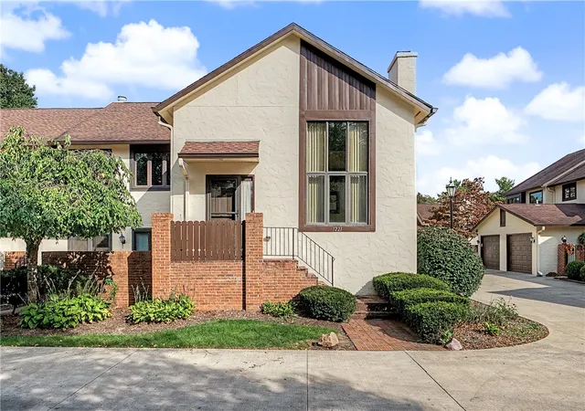 Listing Photo 1 - Condo for sale in building located at 1221 Chevington Ct, Dayton, OH 45459 - Unit #16A