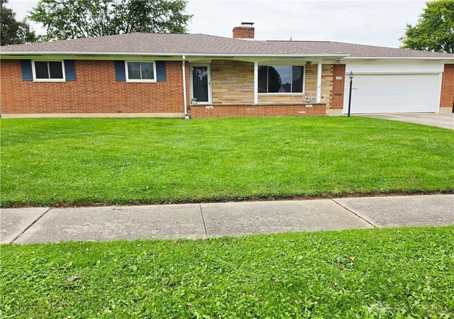 Photo 2 of Single family home for sale at 406 E Edgewood St, Sidney, OH 45365 | MLS# 970333 | Listing updated on 2026-10-03
