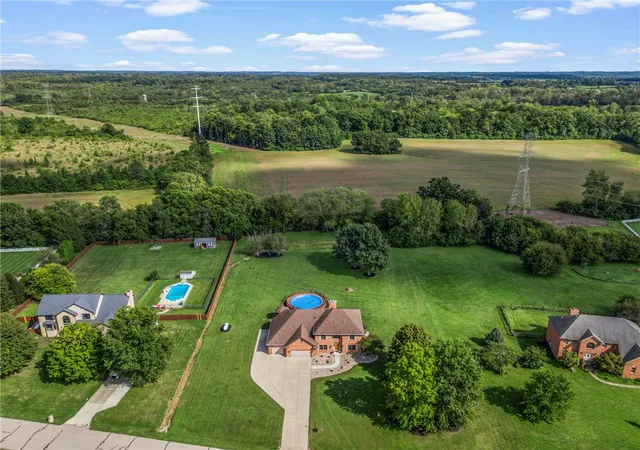Photo 2 of Single family home for sale at 2616 Rolling Meadows Dr, Xenia, OH 45385 | MLS# 970290 | Listing updated on 2026-10-11