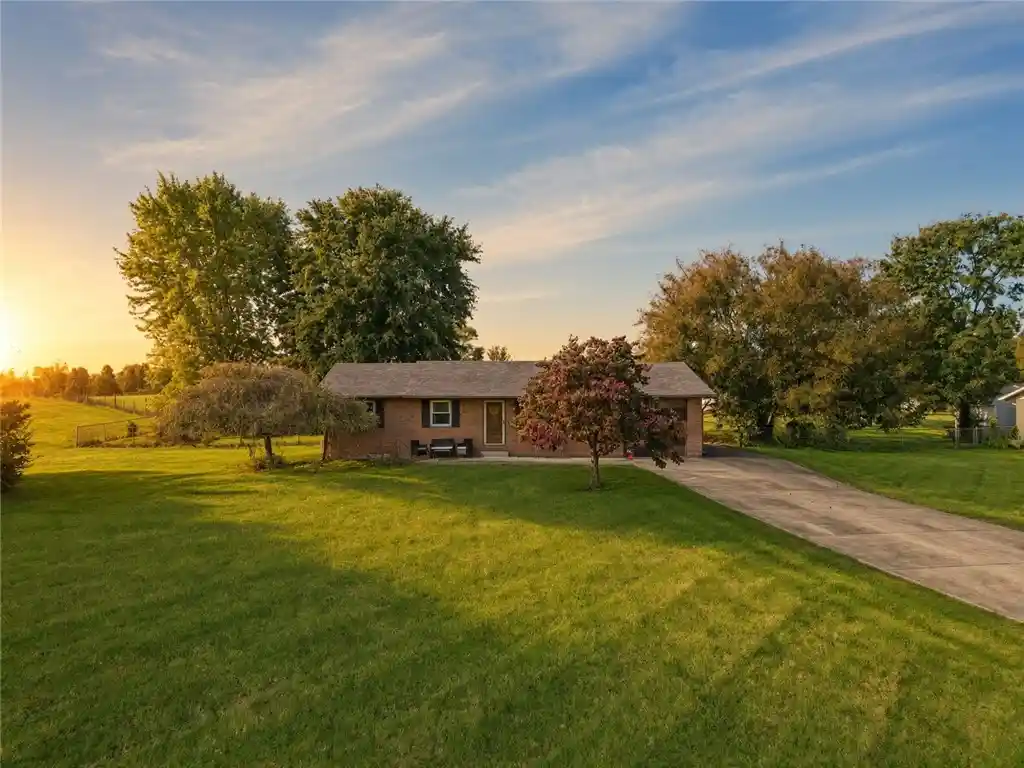 Single family home for sale at 5943 Elk Crk Rd, Middletown, OH 45042 | MLS# 970377