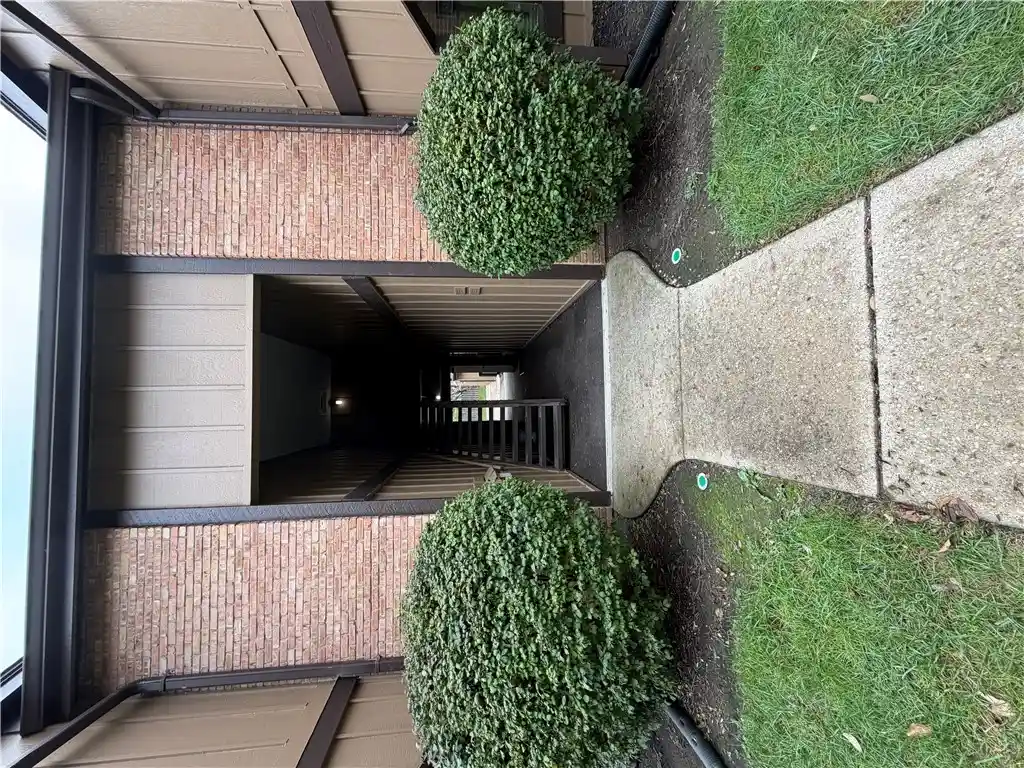 Listing Photo 2 - Condo for sale in 1330 Preakness Pl located at 1330 Preakness Pl, Dayton, OH 45459 - Unit 1330 Preakness Pl