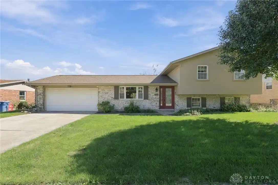 Photo 1 of Single family home for sale at 562 Hathaway Trl, Tipp City, OH 45371 | MLS# 970433 | Listing updated on 2026-10-25