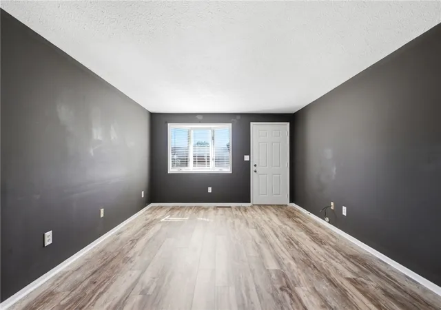 Listing Photo 4 - Condo for sale in building located at 1642 Sierra Ave, Springfield, OH 45503