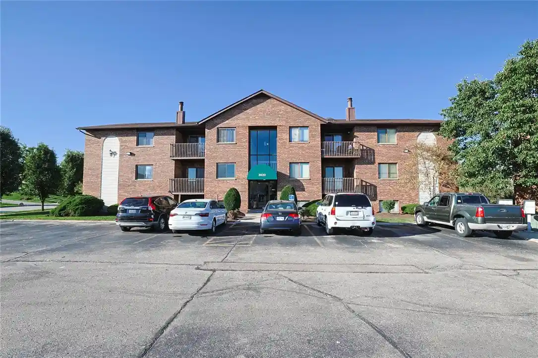 Listing Photo 2 - Condo for sale in 3920 Mack Rd located at 3920 Mack Rd, Fairfield, OH 45014 - Unit #113
