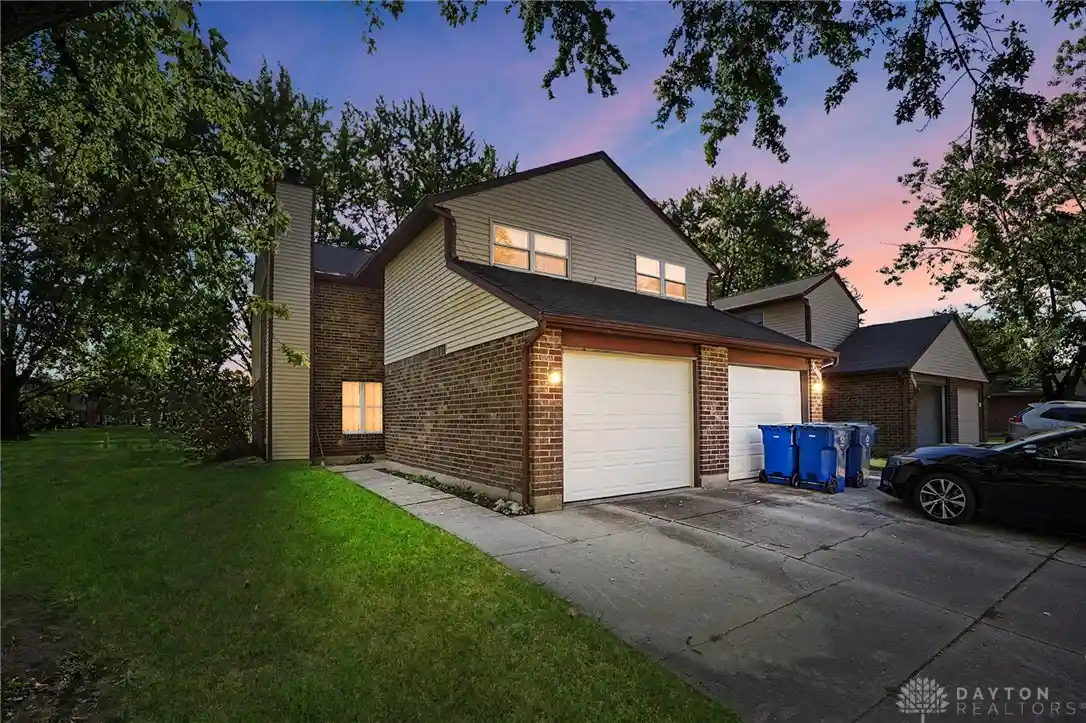 Listing Photo 1 - Condo for sale in 8209 Schoolgate Dr located at 8209 Schoolgate Dr, Dayton, OH 45424 - Unit 8209 Schoolgate Dr