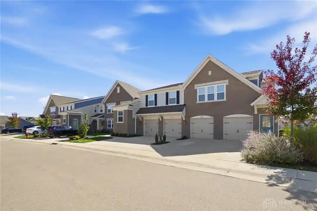 Listing Photo 1 - Condo for sale in 141 Old Pond Rd located at 141 Old Pond Rd, Springboro, OH 45066 - Unit 141 Old Pond Rd