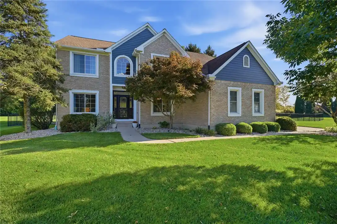 Photo 1 of Sale Pending at 7260 Stone Ridge Dr, Springboro, OH 45066 | MLS# 970082 | Listing updated on 2026-10-29