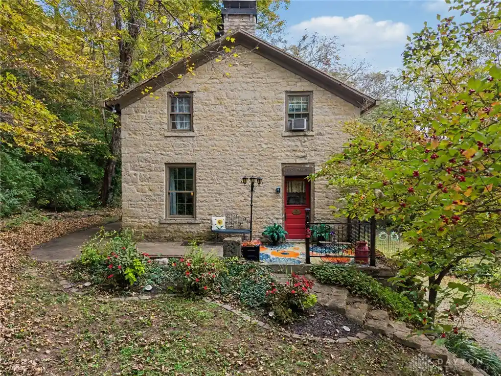 Photo 1 of Single family home for sale at 4690 S Tecumseh Rd, Springfield, OH 45502 | MLS# 970865 | Listing updated on 2026-10-13