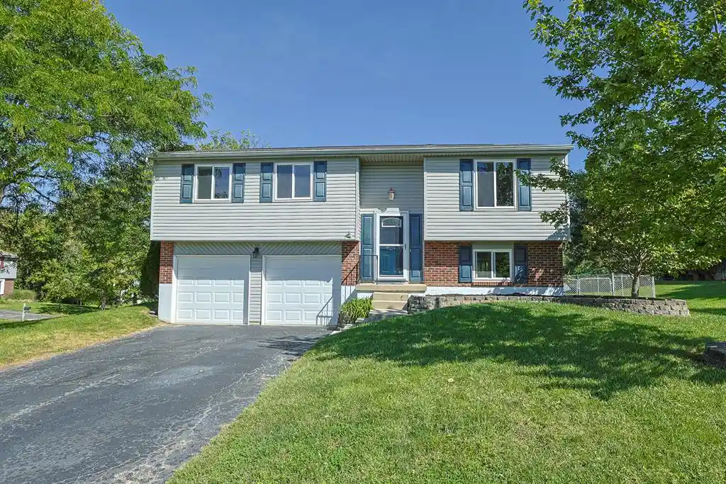 Photo 1 of Single family home for sale at 1403 Moondust Ct, Miamisburg, OH 45342 | MLS# 971251 | Listing updated on 2026-10-27