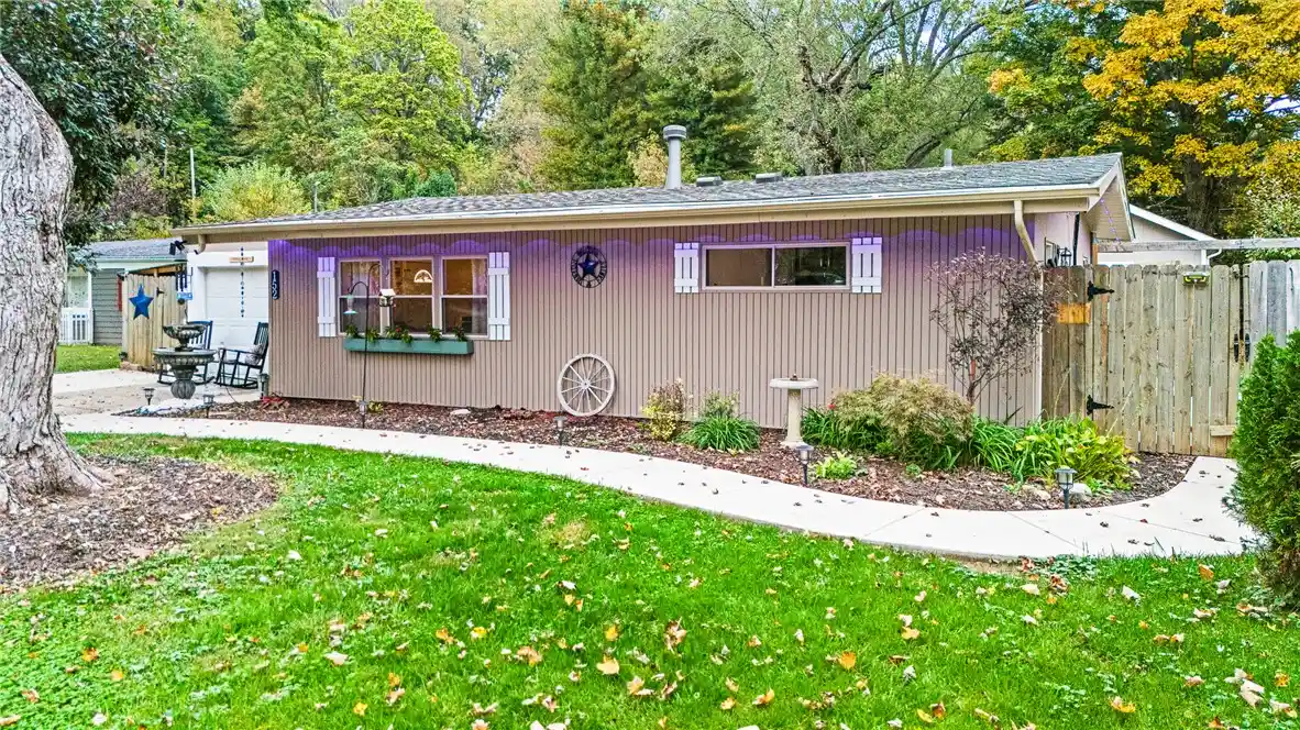 Single family home for sale at 152 Lower Hillside Dr, Bellbrook, OH 45305 | MLS# 971500
