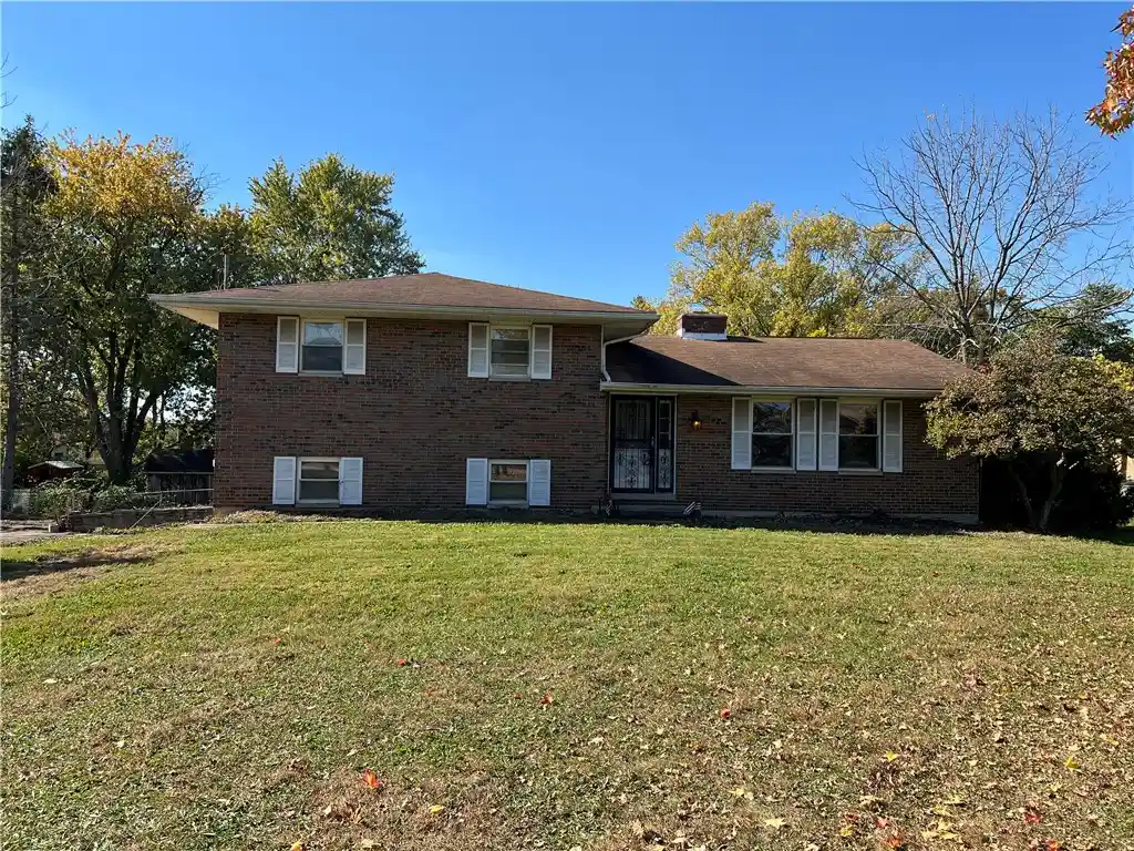 Photo 1 of Sale Pending at 1215 S Heincke Rd, Miamisburg, OH 45342 | MLS# 971868 | Listing updated on 2026-10-31