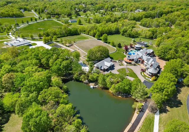 3rd image of 7 Hillside Ct, Wentzville, MO 63385 | MLS# 23022912