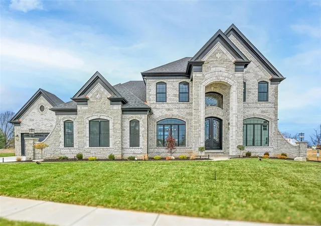 Photo 2 of Sale Pending at 788 Uc Schaeffer's Grove Ct, Chesterfield, MO 63005 | MLS# 23023031 | Listing updated on 2024-05-15