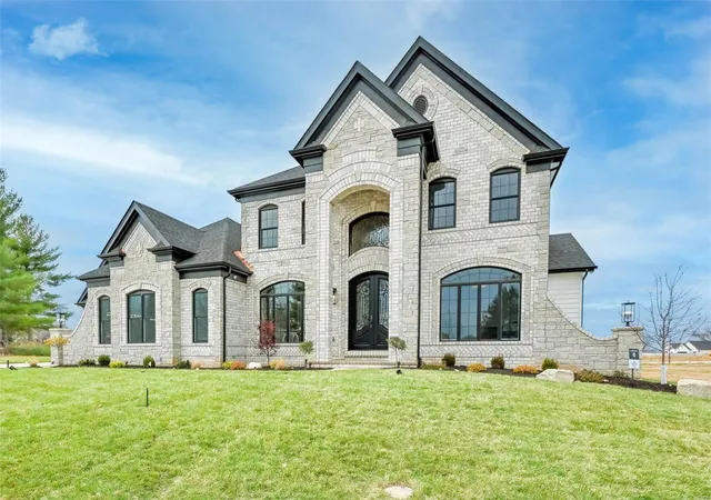 Photo 3 of Sale Pending at 788 Uc Schaeffer's Grove Ct, Chesterfield, MO 63005 | MLS# 23023031 | Listing updated on 2024-05-15