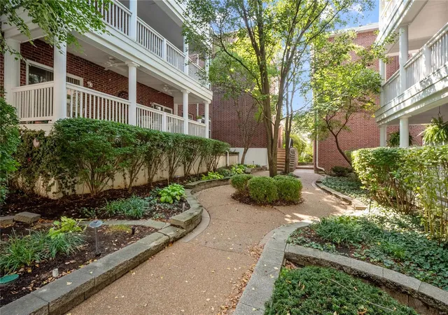 Photo 1 of Condo for sale at 505 N And S Rd #3C, University, MO 63130 | MLS# 23033968 | Listing updated on 2025-03-03