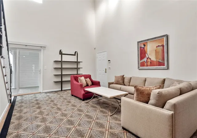 Photo 2 of Condo for sale at 505 N And S Rd #3C, University, MO 63130 | MLS# 23033968 | Listing updated on 2025-03-03