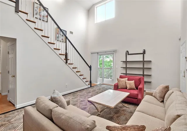 Photo 3 of Condo for sale at 505 N And S Rd #3C, University, MO 63130 | MLS# 23033968 | Listing updated on 2025-03-03
