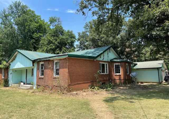 Photo 1 of Single family home for sale at 502 Chautauqua, Dexter, MO 63841 | MLS# 23034231 | Listing updated on 2024-10-23