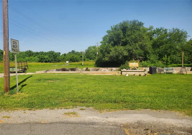 2nd image of 1511 Upper Cahokia Rd, East Saint Louis, IL 62206 | MLS# 23044773