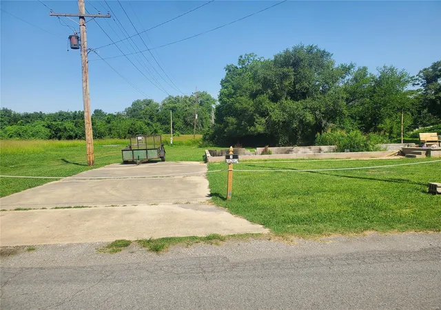 3rd image of 1511 Upper Cahokia Rd, East Saint Louis, IL 62206 | MLS# 23044773