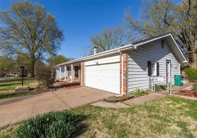 Photo 2 of Sale Pending at 11300 Parkmont Dr, Saint Louis, MO 63138 | MLS# 23048295 | Listing updated on 2024-12-12