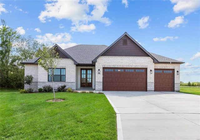 Photo 1 of Sale Pending at 280 Laurens Spring Ct, Lake Saint Louis, MO 63367 | MLS# 23050301 | Listing updated on 2024-04-03