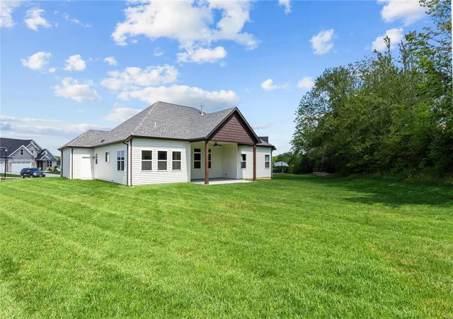 Photo 3 of Sale Pending at 280 Laurens Spring Ct, Lake Saint Louis, MO 63367 | MLS# 23050301 | Listing updated on 2024-04-03