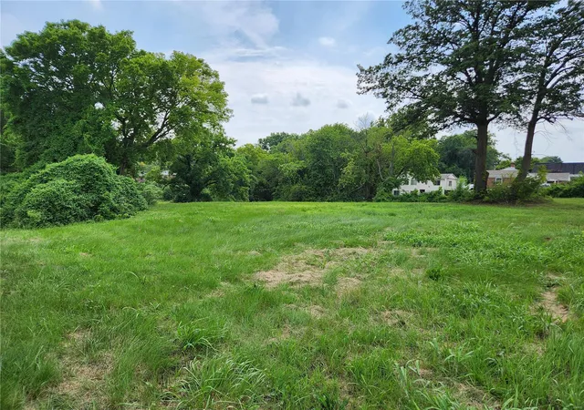 Photo 1 of House for sale at 2425 W Clay St, Saint Charles, MO 63301 | MLS# 23061022 | Listing updated on 2024-10-04