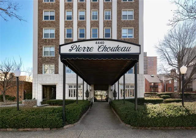 Photo 1 of Condo for sale at 4440 Lindell Blvd #802, Saint Louis, MO 63108 | MLS# 23064881 | Listing updated on 2024-08-19