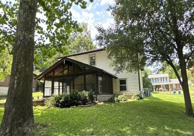 Photo 2 of Single family home for sale at 224 Shelburne Dr, Saint Charles, MO 63301 | MLS# 23066650 | Listing updated on 2025-02-27