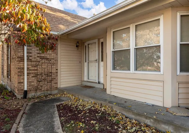 Photo 2 of Sale Pending at 1314 Kyle Dr, Saint Charles, MO 63304 | MLS# 23069296 | Listing updated on 2024-11-27