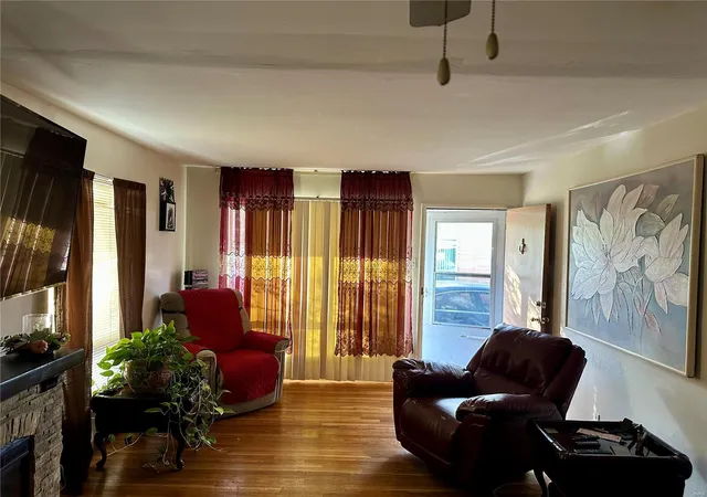 Photo 3 of Sale Pending at 10127 Saffron Dr, Saint Louis, MO 63136 | MLS# 23069796 | Listing updated on 2023-12-07