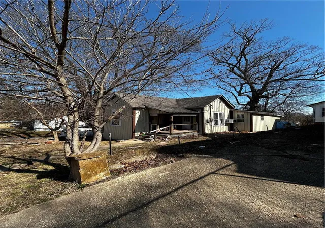 Photo 3 of Single family home for sale at 912 Fairmount St, Poplar Bluff, MO 63901 | MLS# 23073694 | Listing updated on 2025-03-07