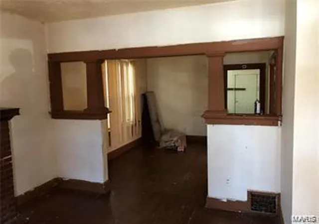Photo 3 of Single family home for sale at 2160 Edmund Ave, Saint Louis, MO 63121 | MLS# 24000189 | Listing updated on 2024-05-03
