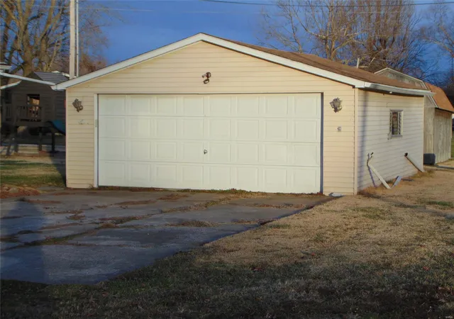 Homes for sale in Du Quoin, IL | 324 S Ballantine, Du Quoin, IL 62832 | MLS# 24002368