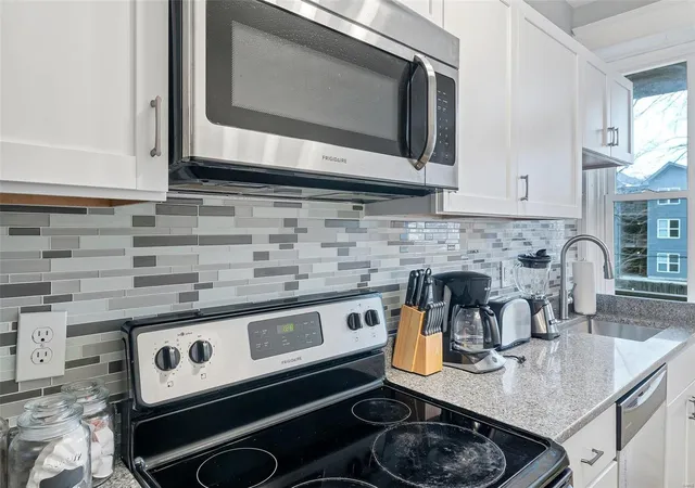 1st image of 4135 Shaw Blvd, Saint Louis, MO 63110 | MLS# 24009215