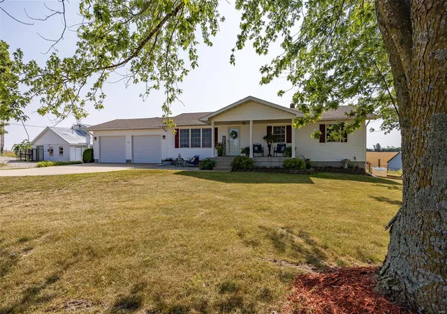Photo 2 of Single family home for sale at 12704 Oxford Dr, Conway, MO 65632 | MLS# 24010382 | Listing updated on 2024-08-01