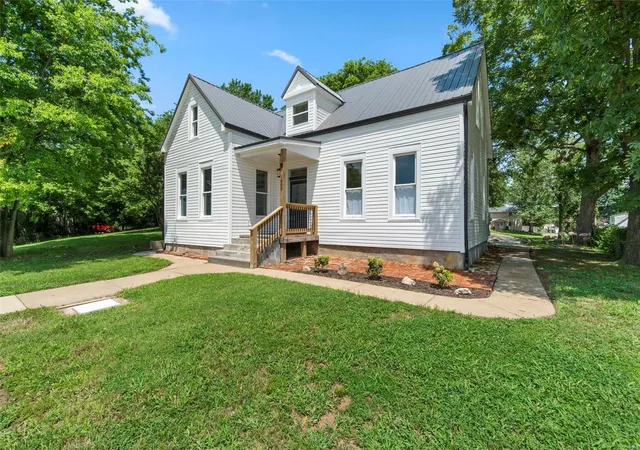 1st image of 1600 Independence St, Cape Girardeau, MO 63703 | MLS# 24010384