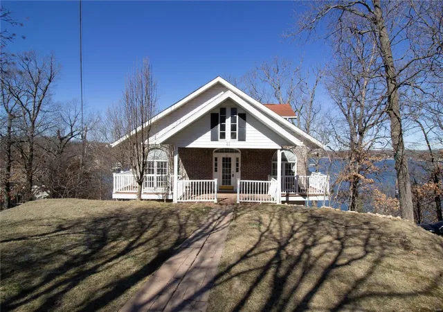 Photo 2 of Sale Pending at 21 Jonathan Ct, Lake Ozark, MO 65049 | MLS# 24011595 | Listing updated on 2024-11-26