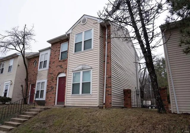 Photo 1 of Sale Pending at 1264 Hodiamont Ave #E4, Saint Louis, MO 63112 | MLS# 24012800 | Listing updated on 2024-12-11