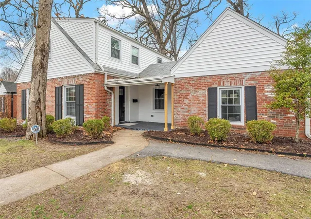 Photo 2 of Sale Pending at 83 Chafford Woods, Saint Louis, MO 63144 | MLS# 24013752 | Listing updated on 2024-11-23