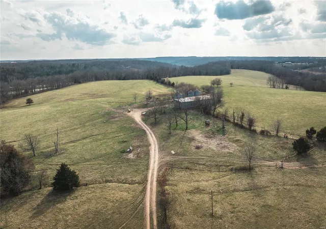Photo 4 of House for sale at 13820 Cr 8100, Rolla, MO 65401 | MLS# 24014000 | Listing updated on 2024-03-27