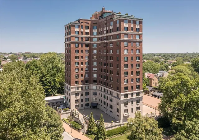 Photo 1 of Condo for sale at 410 N Newstead Ave #6W, Saint Louis, MO 63108 | MLS# 24014538 | Listing updated on 2025-03-17